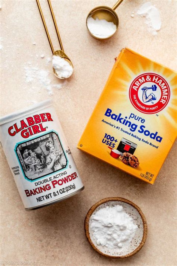 Does cornstarch or baking powder make things crispy?