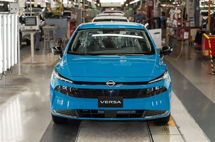 Is Yaris better than Versa?