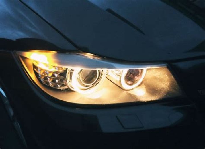 What are Projector Headlights?